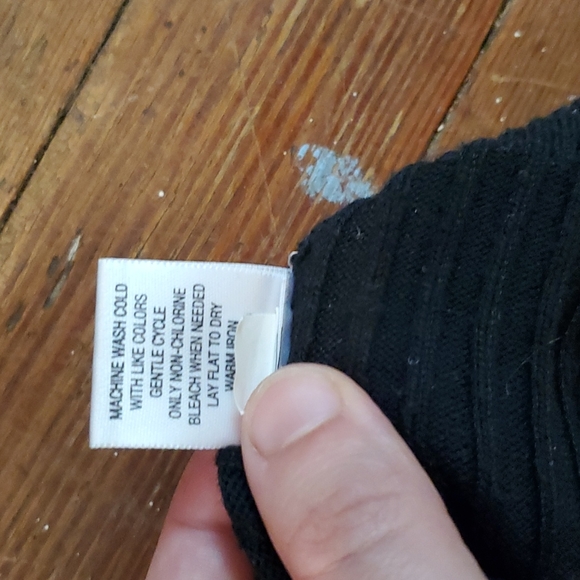 CLOSET CLOSING 7/31 Merona v-neck sweater size small - Picture 5 of 5